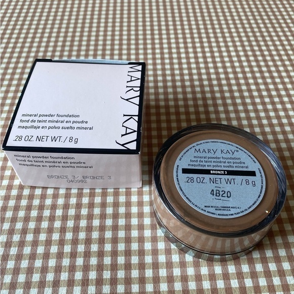 MARY KAY MINERAL POWDER FOUNDATION.NWT
DISCONTINUED. NEW. BRONZE 3 - Picture 2 of 11